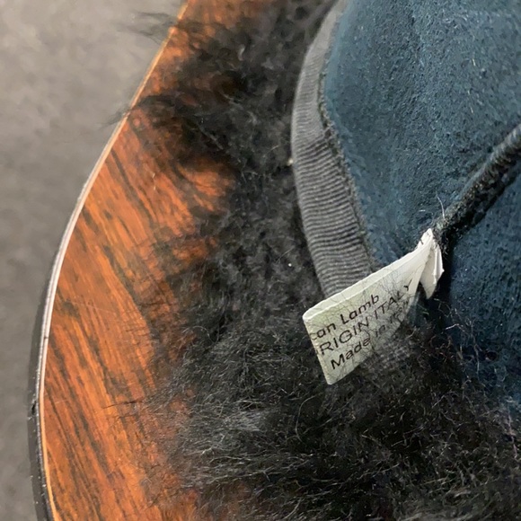 Black Tucsan Lamb Fur Hat - Picture 4 of 4